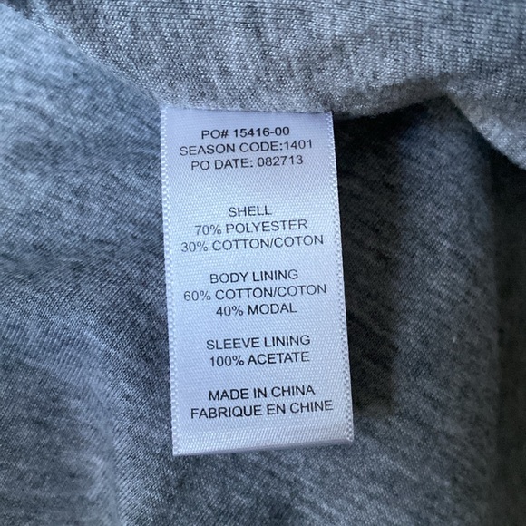 Splendid navy/cream wide strip, textured short blazer! Zip closure Size Medium - Picture 13 of 17